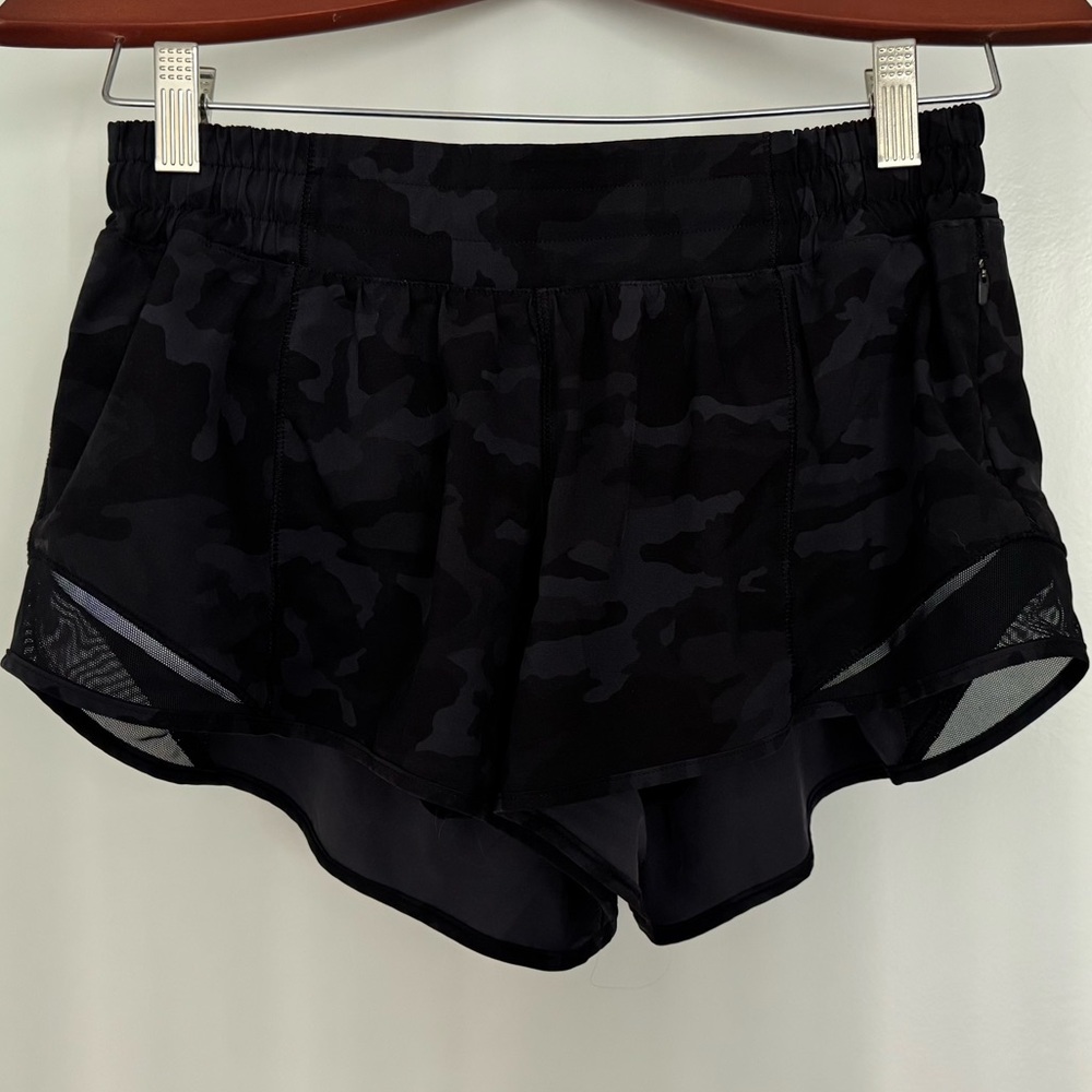 lululemon athletica Hotty Hot Lined Short 2.5" deep coal / camo